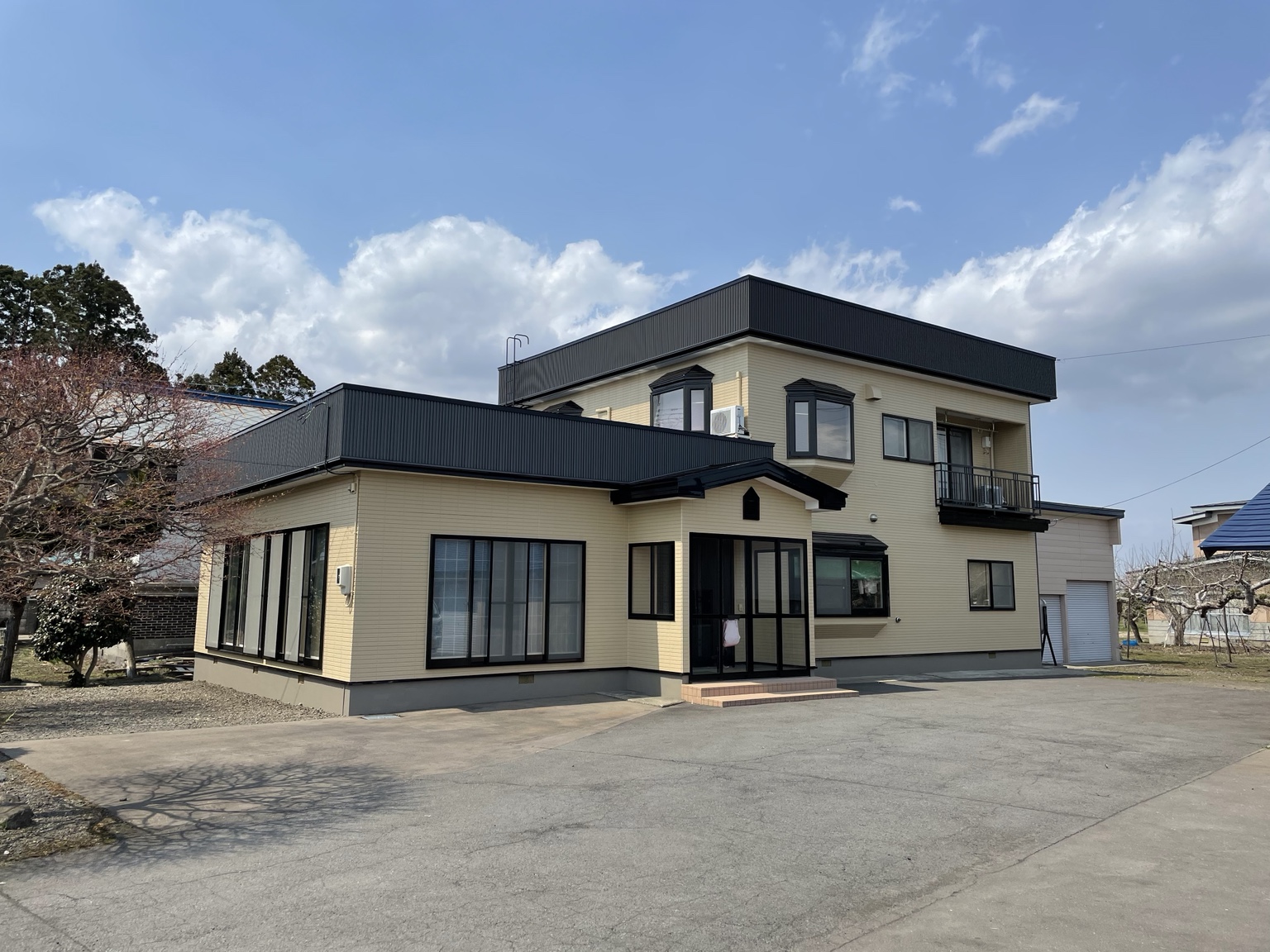 住宅 外壁屋根塗装 施工後